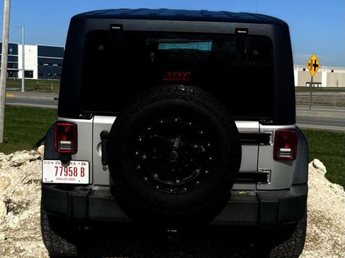 Used 2012 Jeep Wrangler Unlimited Sport image 3