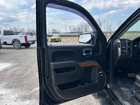 Used 2018 Chevrolet Silverado 1500 High Country image 32