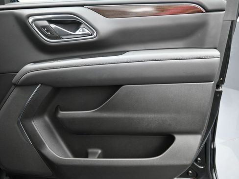 Used 2023 GMC Yukon SLE w/ Gmc Pro Safety Plus Package image 23