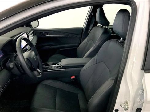 Used 2025 Toyota Camry XSE FWD image 11