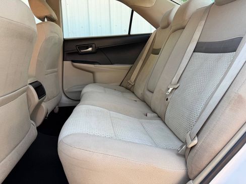 Used 2014 Toyota Camry LE FWD image 19