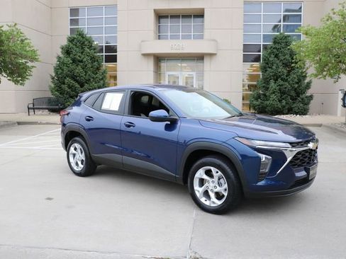 Used 2024 Chevrolet Trax LS w/ LS Convenience Package FWD image 1