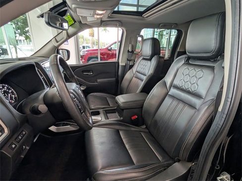 Used 2022 Nissan Frontier SV w/ SV Premium Package image 5