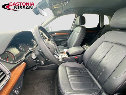 Used 2023 Audi Q5 2.0T Premium w/ Convenience Package image 29