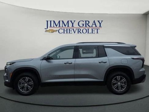 New 2026 Chevrolet Traverse LT image 2