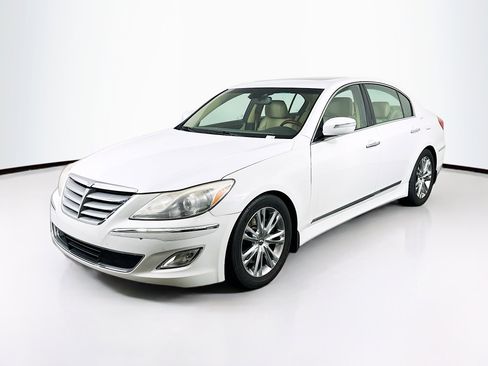 Used 2012 Hyundai Genesis 4.6 RWD image 3
