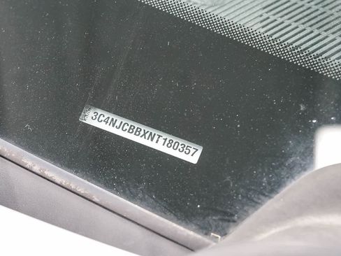 Used 2022 Jeep Compass Latitude FWD image 27