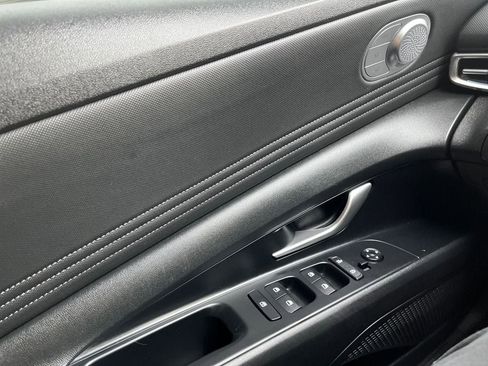 Used 2021 Hyundai Elantra Limited image 23