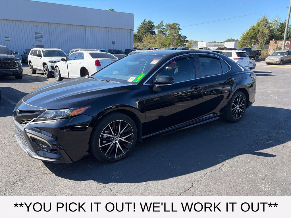 Used 2023 Toyota Camry SE FWD image 3