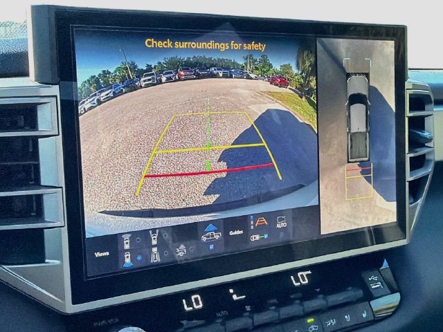 Used 2025 Toyota Tundra Limited AWD/4WD image 31