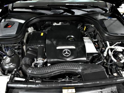 Used 2019 Mercedes-Benz GLC 300 4MATIC image 9