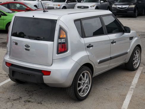 Used 2011 Kia Soul FWD image 7