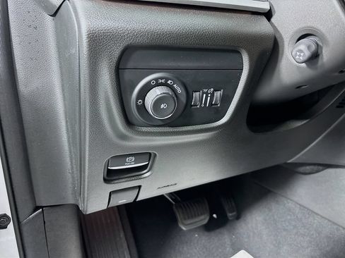 Used 2024 Jeep Grand Cherokee Limited w/ Luxury Tech Group II RWD image 10