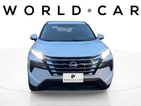 Certified 2025 Nissan Rogue SV image 2