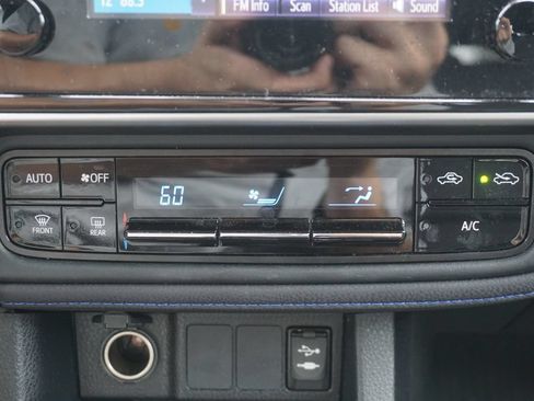 Used 2019 Toyota Corolla SE FWD image 9