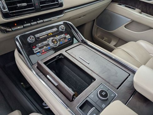 Used 2021 Lincoln Navigator Reserve w/ Luxury Package image 18