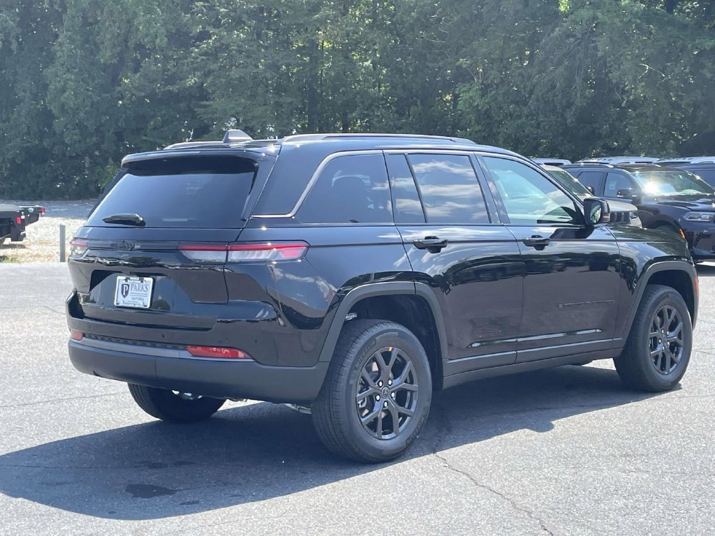 New 2027 Jeep Grand Cherokee Altitude RWD image 8