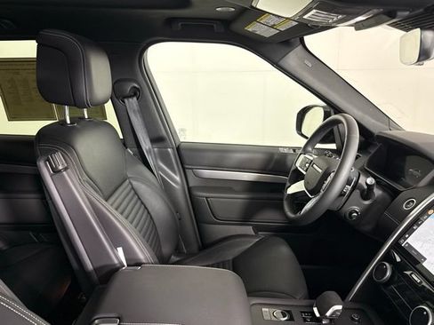 Certified 2025 Land Rover Discovery Dynamic SE AWD/4WD image 29