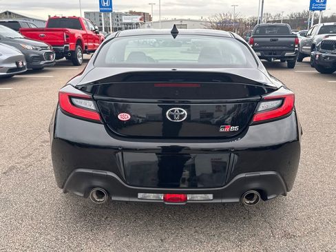 Used 2024 Toyota GR86 Premium image 6