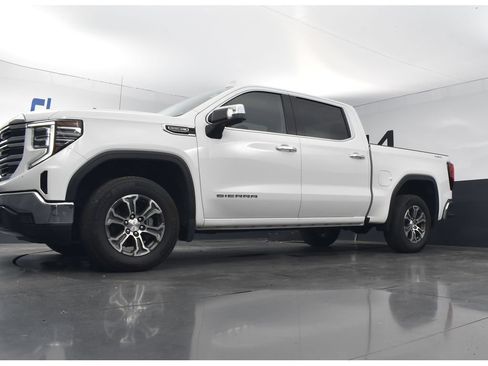 Used 2025 GMC Sierra 1500 SLT AWD/4WD image 18