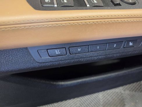 Used 2014 BMW 750i xDrive AWD/4WD image 32