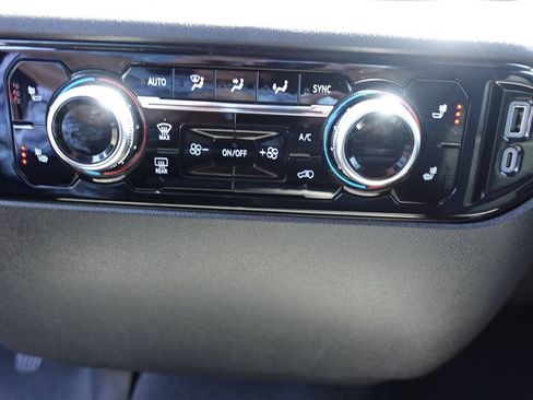 Used 2024 GMC Sierra 1500 Elevation AWD/4WD image 42