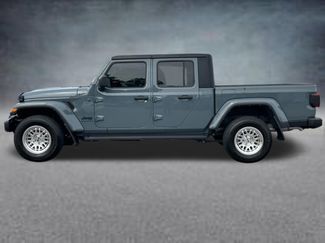 Used 2024 Jeep Gladiator Sport AWD/4WD video 2