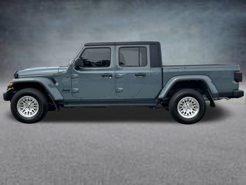 Used 2024 Jeep Gladiator Sport AWD/4WD image 2