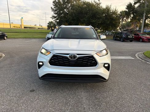 Used 2022 Toyota Highlander XLE FWD image 5