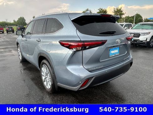 Used 2024 Toyota Highlander Limited AWD/4WD image 3