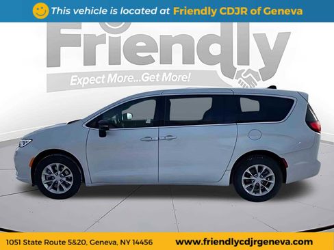 New 2026 Chrysler Pacifica Select image 8