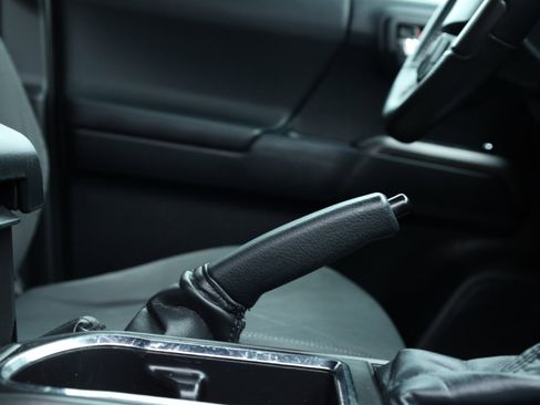 Used 2016 Toyota Tacoma SR5 image 19