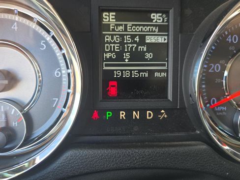 Used 2014 Chrysler Town & Country Touring image 14