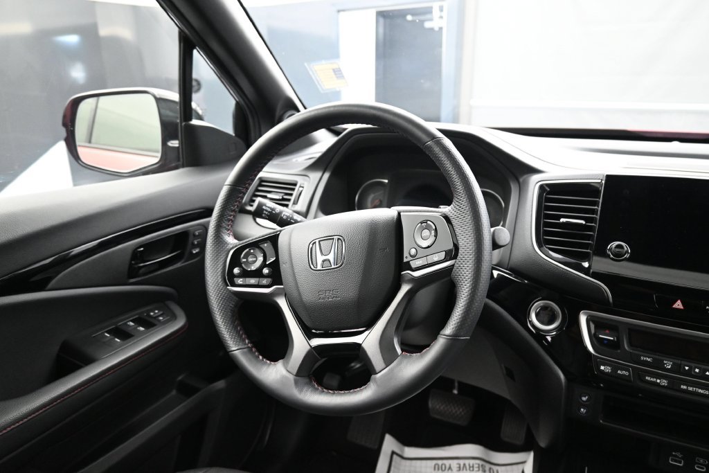 Used 2025 Honda Passport Black Edition image 28