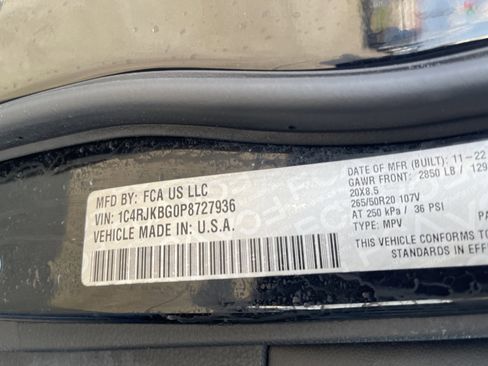 Used 2023 Jeep Grand Cherokee L Limited w/ Black Appearance Package image 43