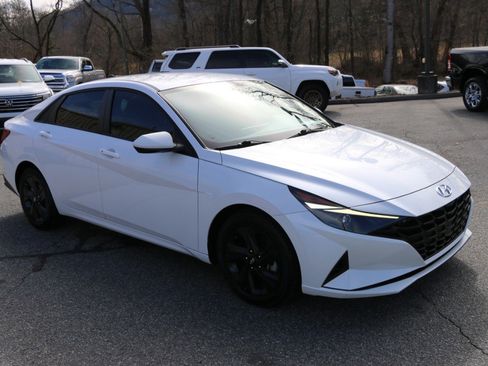 Used 2022 Hyundai Elantra SEL image 10