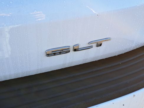 Used 2023 GMC Yukon SLT w/ SLT Premium Package image 6