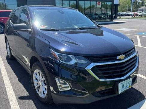Used 2020 Chevrolet Equinox LS w/ LS Convenience Package AWD/4WD image 2
