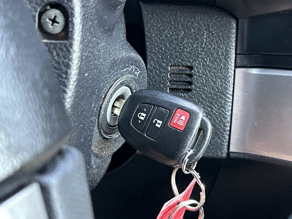 Used 2022 Toyota Tacoma SR5 RWD image 31