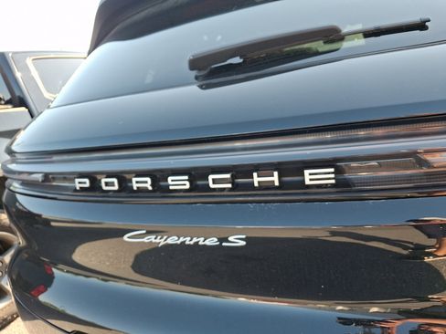 Used 2024 Porsche Cayenne S AWD/4WD image 4