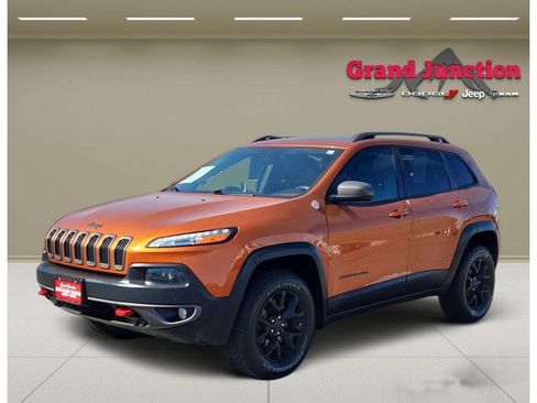 Used 2015 Jeep Cherokee Trailhawk w/ Comfort/Convenience Group AWD/4WD image 2