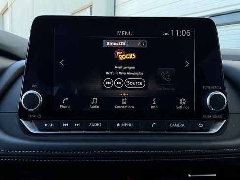 Used 2025 Nissan Rogue SV image 29