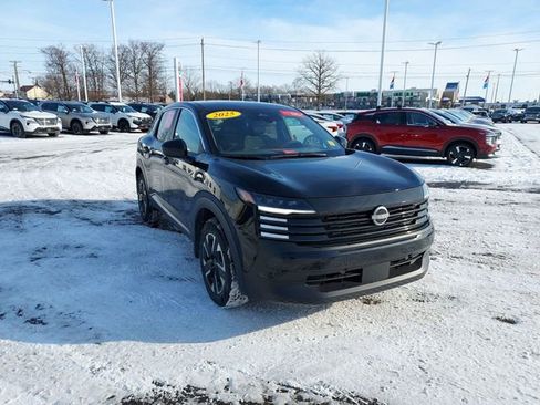 Used 2025 Nissan Kicks SV image 11