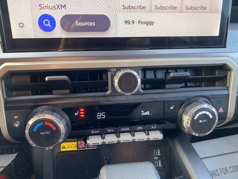 Used 2025 Toyota Tacoma TRD Sport image 17