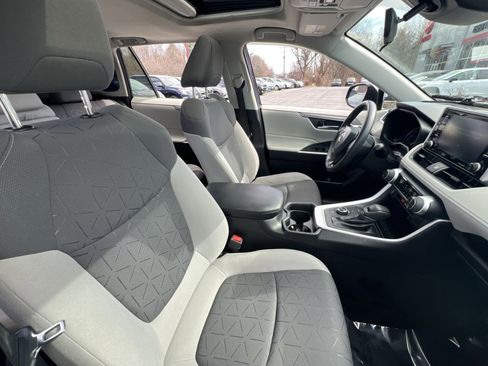 Used 2021 Toyota RAV4 XLE w/ Convenience Package image 26