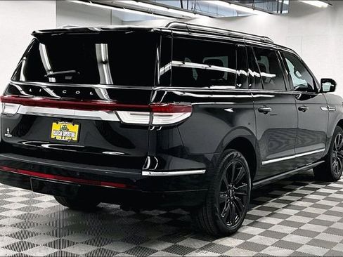 Used 2023 Lincoln Navigator L Reserve w/ Equipment Group 201A AWD/4WD image 12