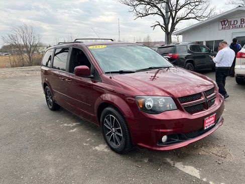 Used 2017 Dodge Grand Caravan GT FWD image 3