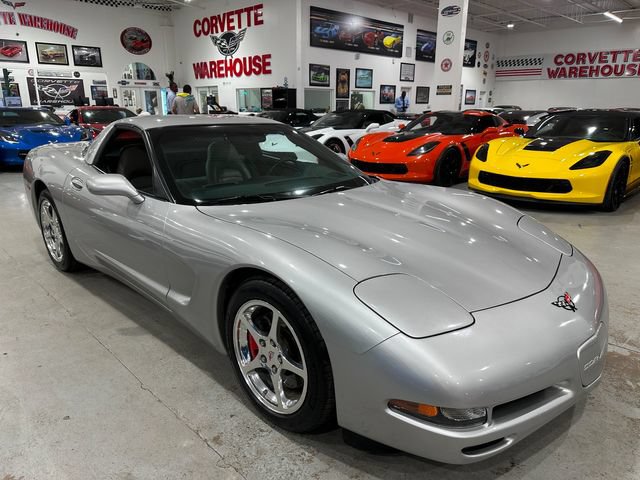 Used 2004 Chevrolet Corvette Coupe w/ Preferred Equipment Group RWD image 23
