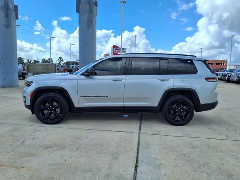 Used 2023 Jeep Grand Cherokee L Laredo RWD image 8