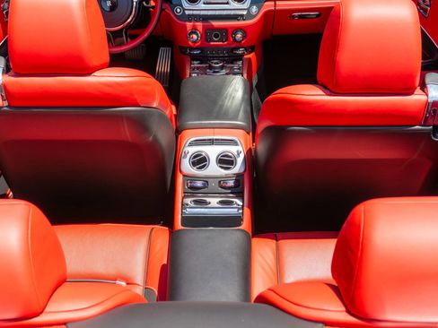 Used 2019 Rolls-Royce Dawn RWD image 76